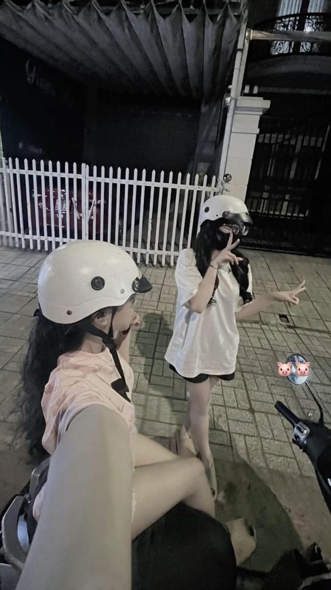 Ảnh Mũ Gái Xinh To Vui Vẻ