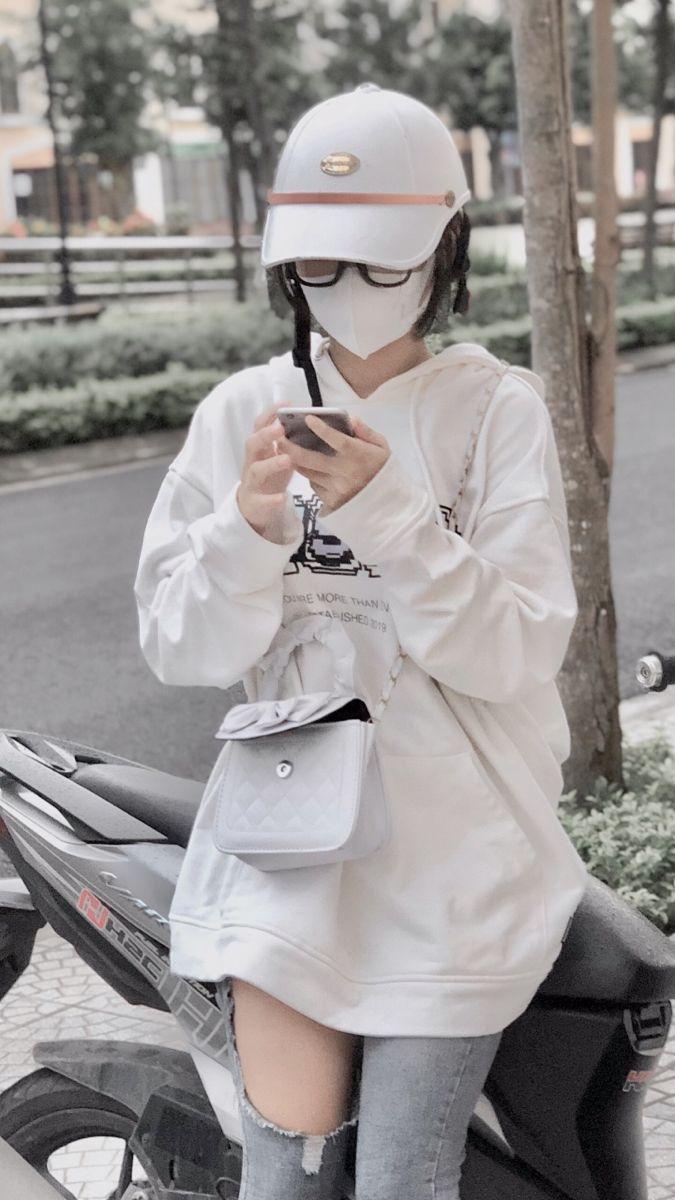 Hình gái xinh mũ to khoe ngực đẹp