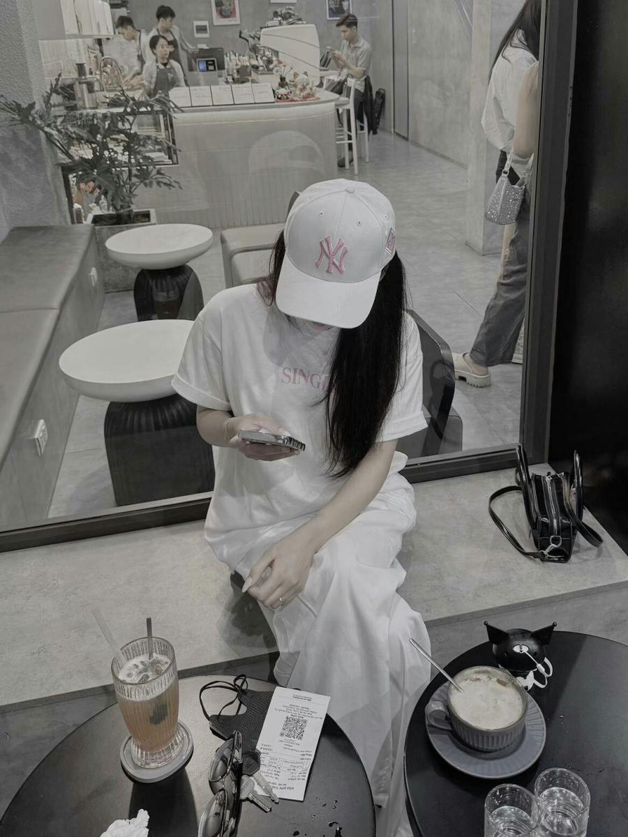 Gái Xinh Nóng Bỏng Với Mu Lưới Trái Có Mũ Bông Chảy
