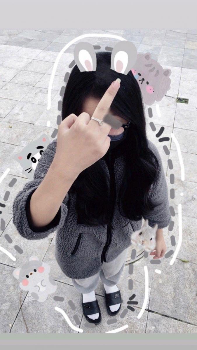 Gái xinh khoe ngực to mùa đông