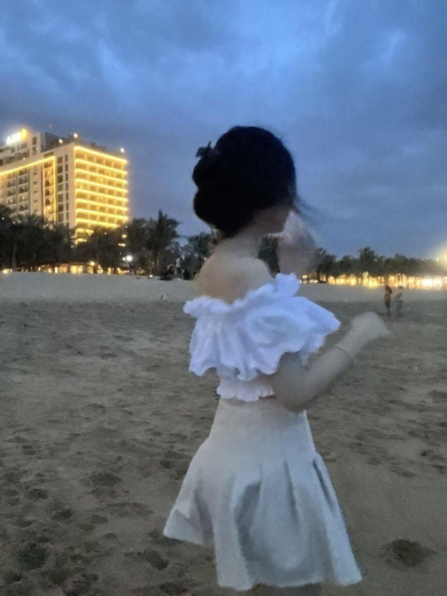 Gái Xinh Mặc Hở Trong Mùa Hè Rảnh Rỗi