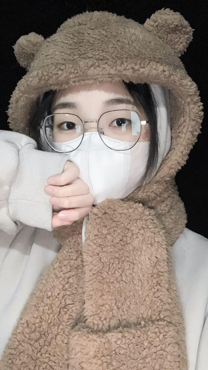 Gái xinh vú to trong bộ quần áo sexy