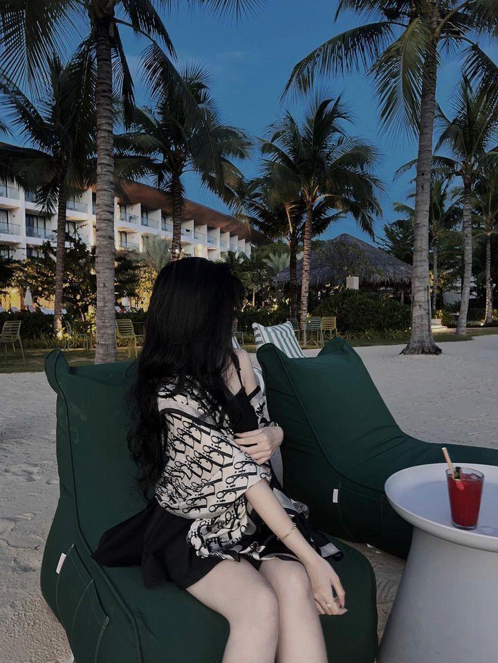 Gái xinh hàng to ngồi thời gian rảnh rỗi