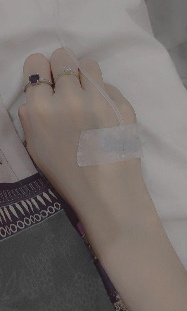 Gái Xinh Ngực To, Ngon Tay Mỏng Tay Cô Gái