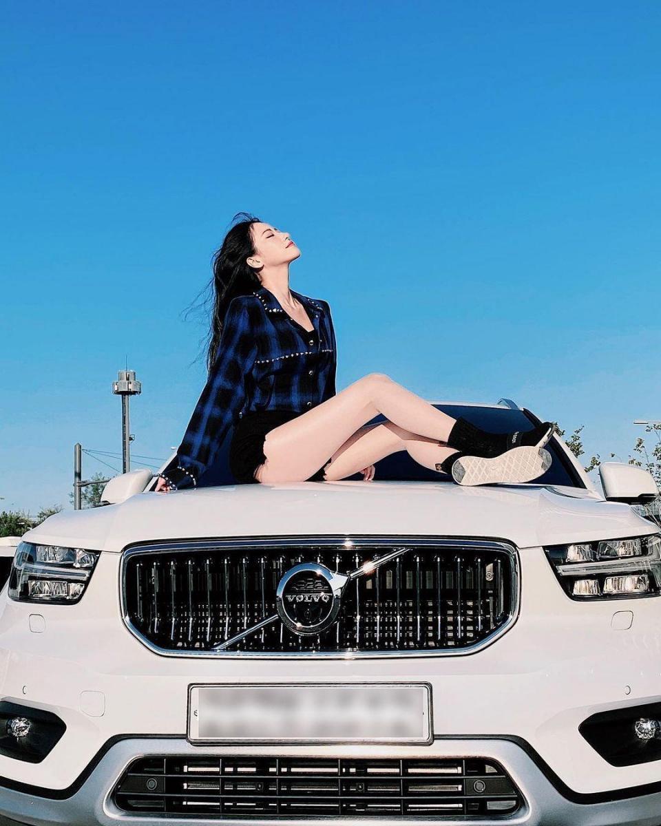 Gái xinh mang kính - Người mẫu xinh đẹp