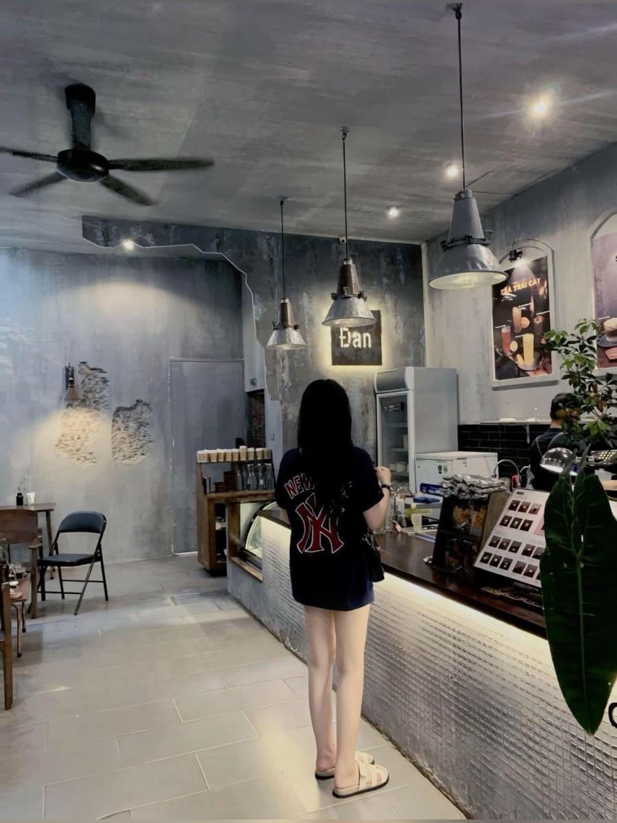 Ảnh gái xinh khoe hàng tại nhà hàng