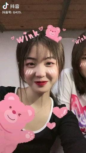 Ảnh gái xinh gợi cảm với nụ cười hạnh phúc