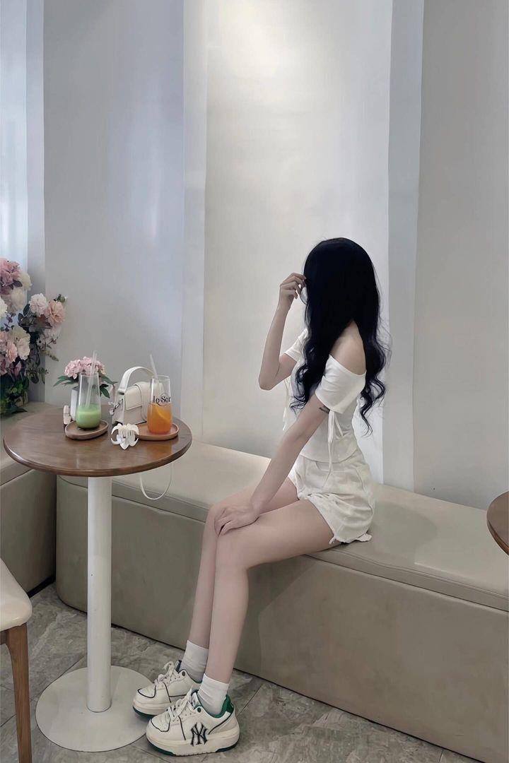 Gái xinh gợi cảm trong nội thất đẹp