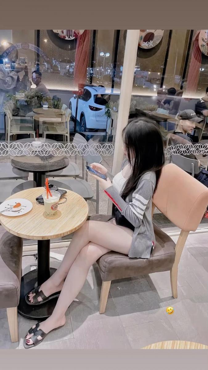Gái xinh cute trong không gian nội thất đẹp