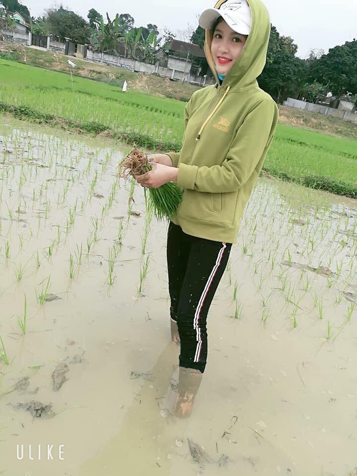 Hình ảnh con gái xinh đẹp trong nông nghiệp hạnh phúc