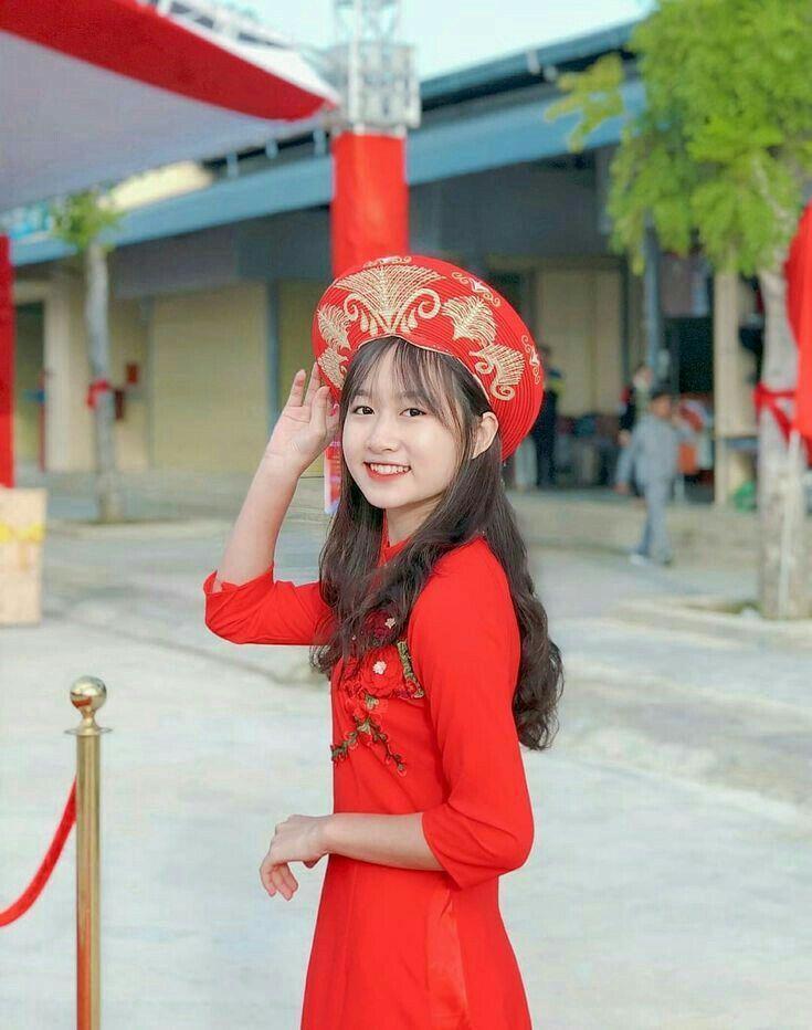 Những hình ảnh gái xinh trong bộ đồ đỏ tươi tắn