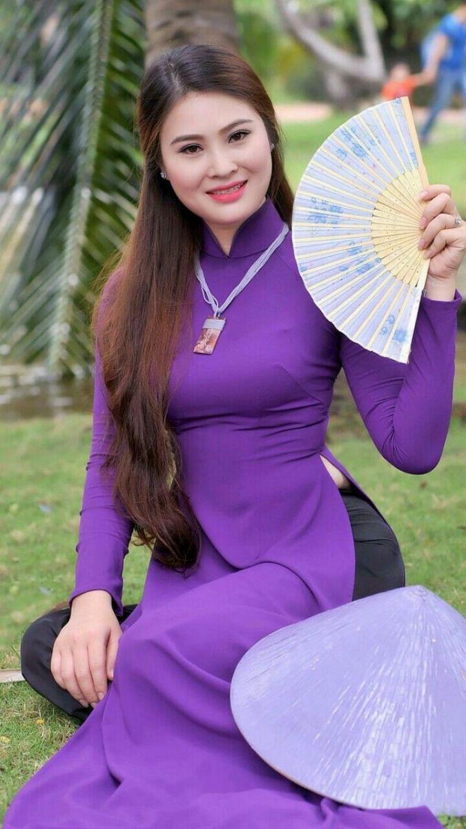 Hình con gái xinh đẹp trong nụ cười hạnh phúc