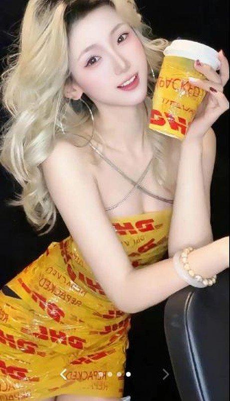 Gái đẹp không thể rời mắt với hình nữ xinh trong bikini