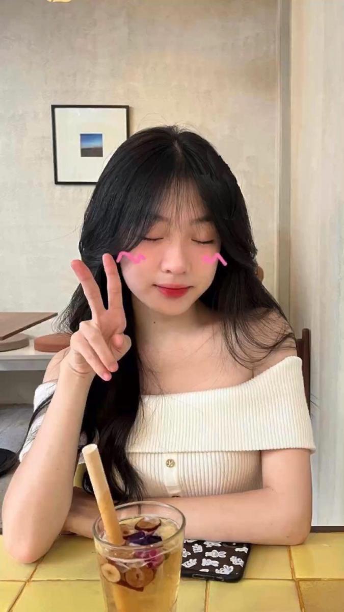 Hình gái xinh nóng bỏng với tóc dài ngầu