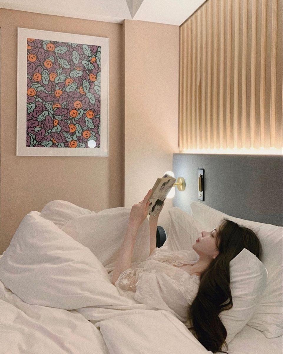 Gái xinh hàng khủng khoe dáng trong phòng ngủ