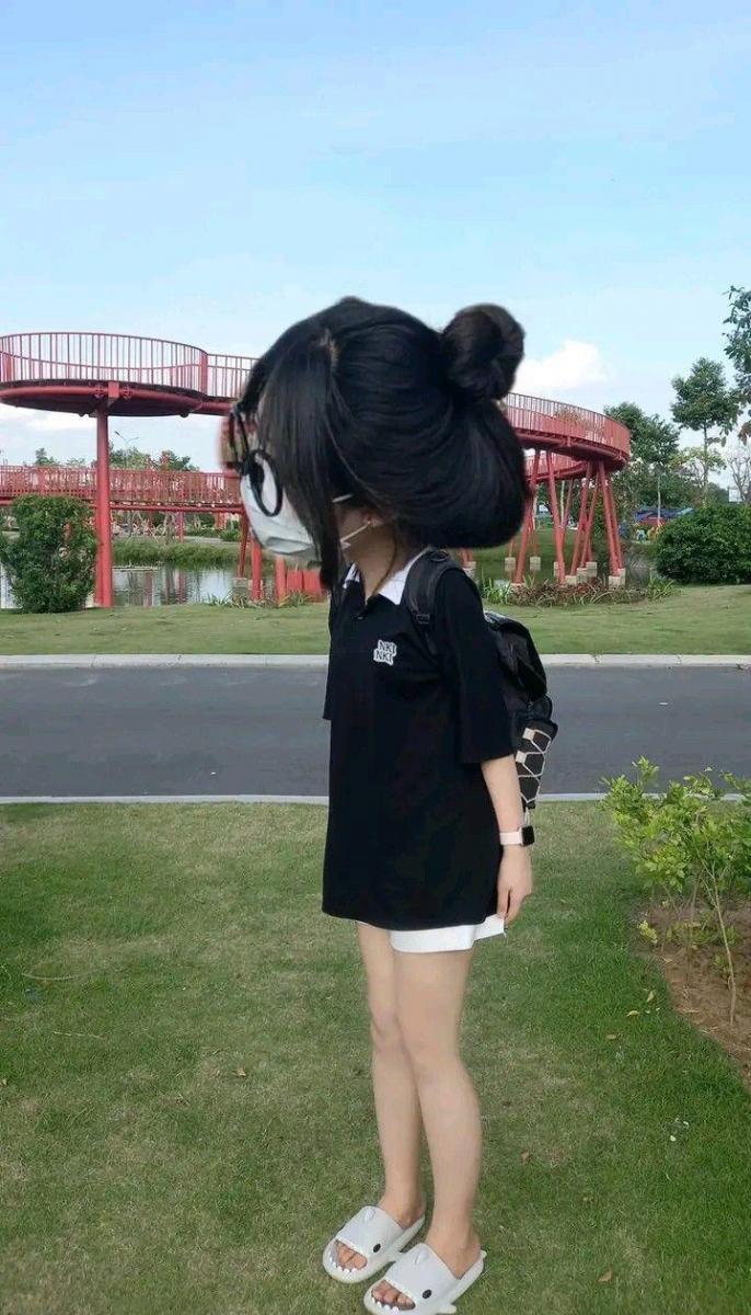 Gái xinh mặc áo 3 giây và quần lót, đùi, bikini, croptop