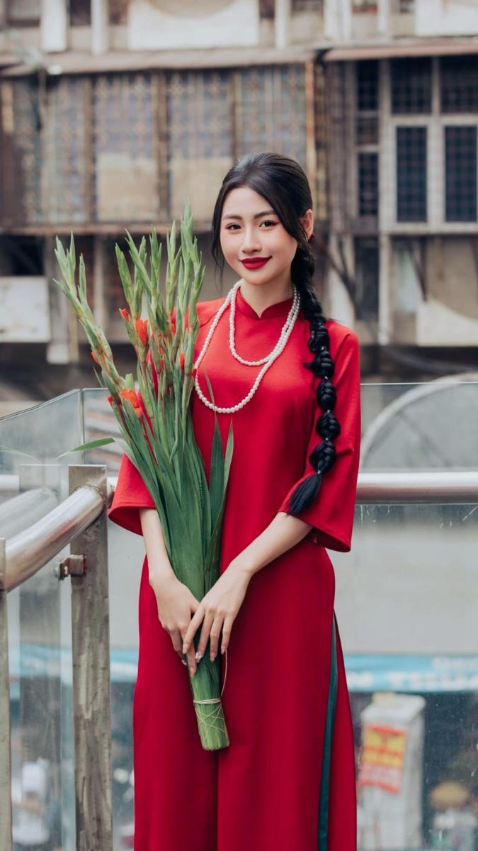 Gái xinh cởi áo và quần, khoe vẻ đẹp quyến rũ