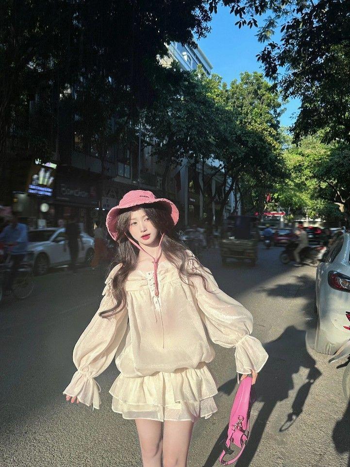 Gái xinh cởi áo quần trong thời trang sắc đẹp