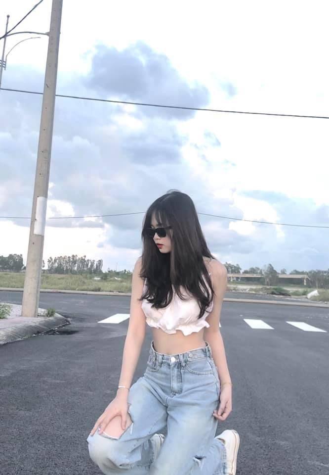 Ảnh gái xinh mặc quần bò thời trang