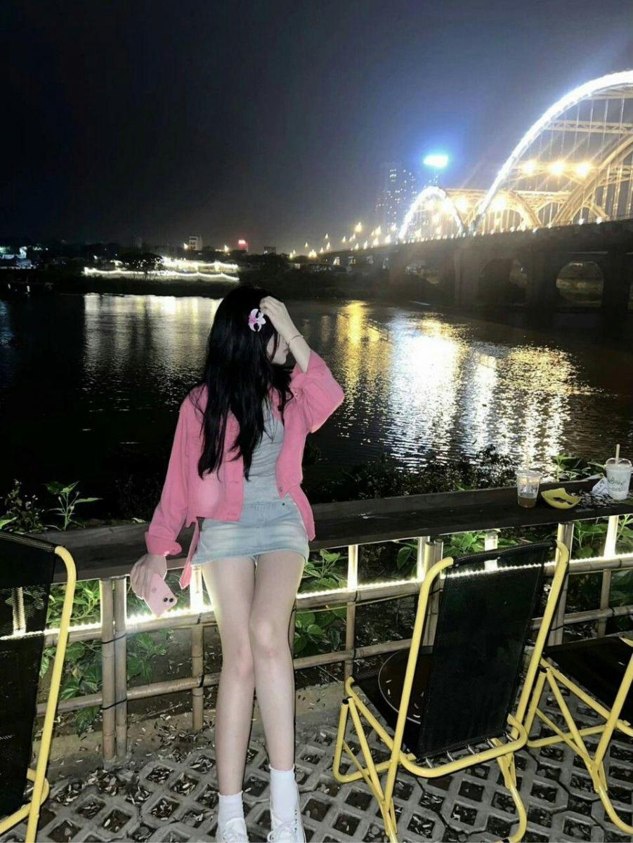 Ảnh bạn gái xinh với dáng chuẩn và cute
