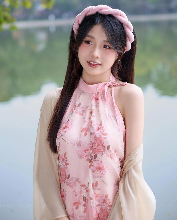 Hình ảnh cô gái xinh đẹp với ngực to sắc đẹp