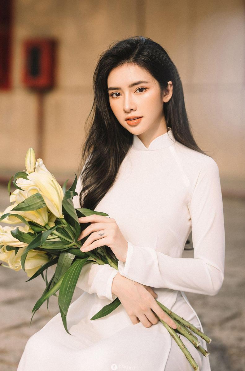 Hình ảnh cô gái xinh đẹp với thời trang nổi bật