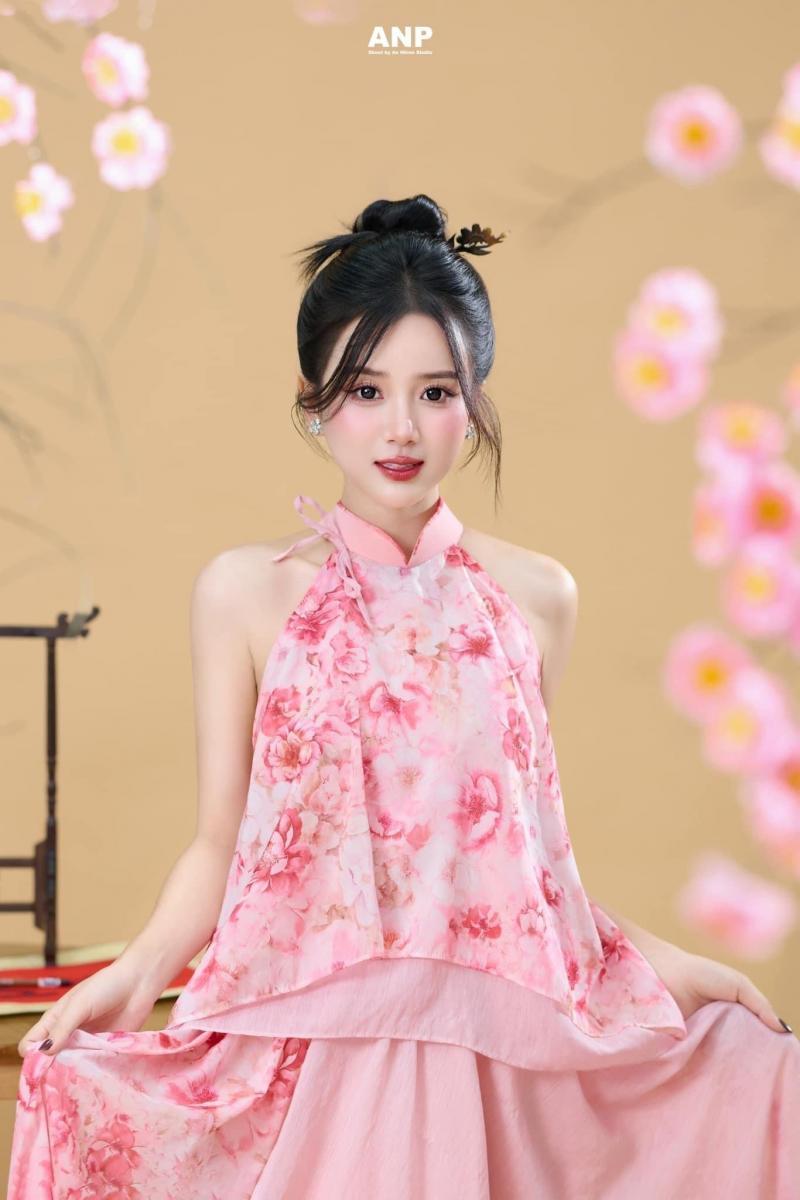 Hình ảnh cô gái đẹp trong trang phục trắng