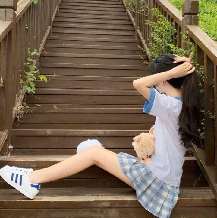 Ảnh gái xinh đi học trong đồng phục mùa hè