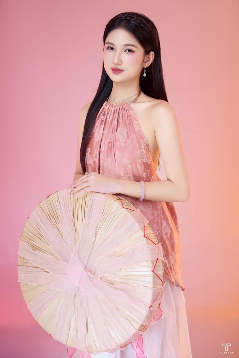 Hình ảnh gái xinh đẹp với ngực to và sắc đẹp hồng hào