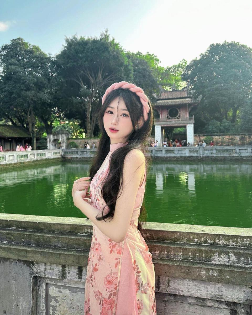 Ảnh đẹp gái xinh ngực to sắc đẹp hồng mùa xuân