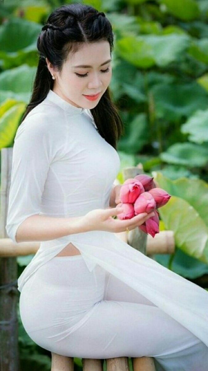 Gái đẹp mông to trong bộ bikini xinh đẹp