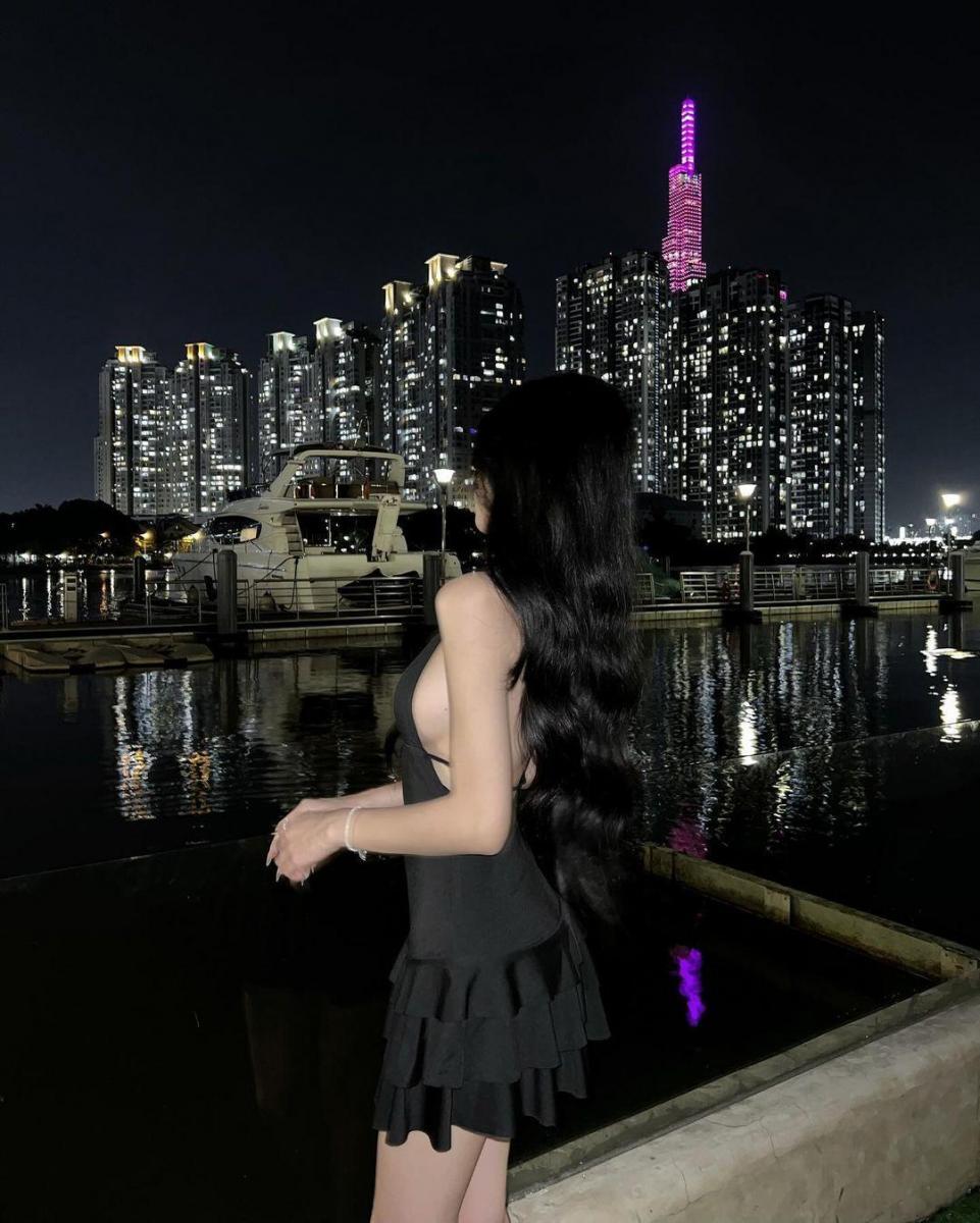 Gái Xinh 18+ Đẹp Mê Ly Trong Thời Trang