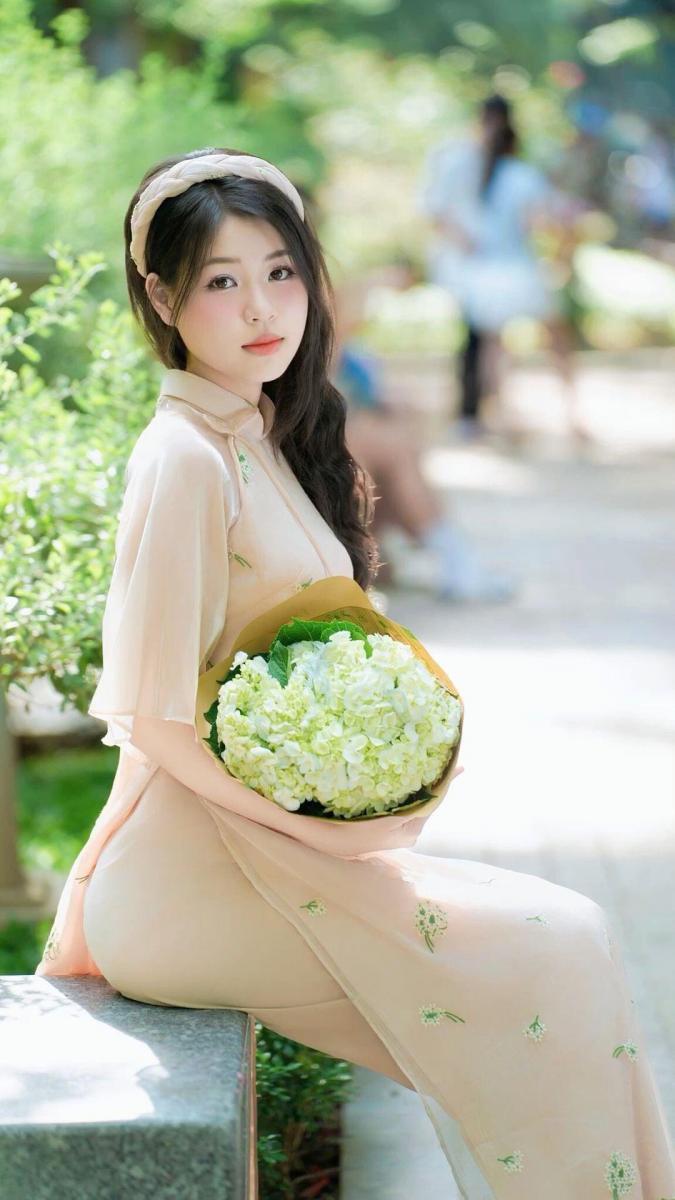 Hình gái xinh đẹp trong bộ đầm thời trang
