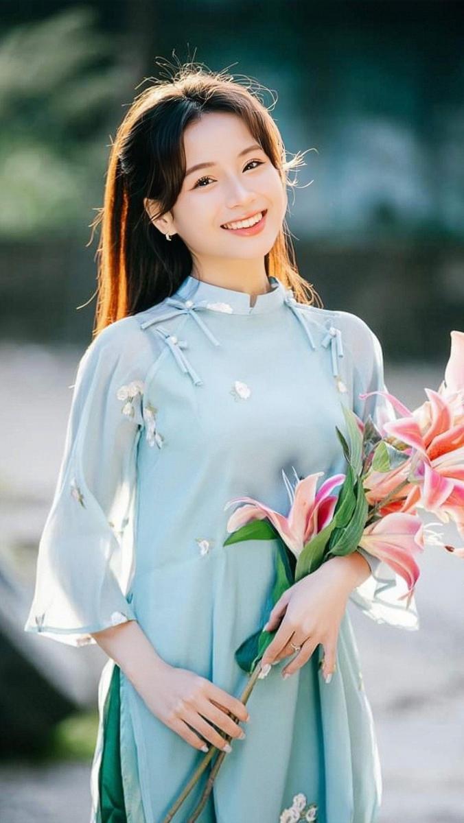 Ảnh gái xinh ngực to trong váy trắng đẹp