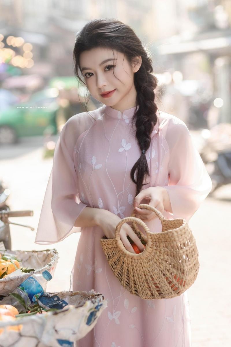 Gái xinh đẹp trong bộ trang phục thời trang đẹo