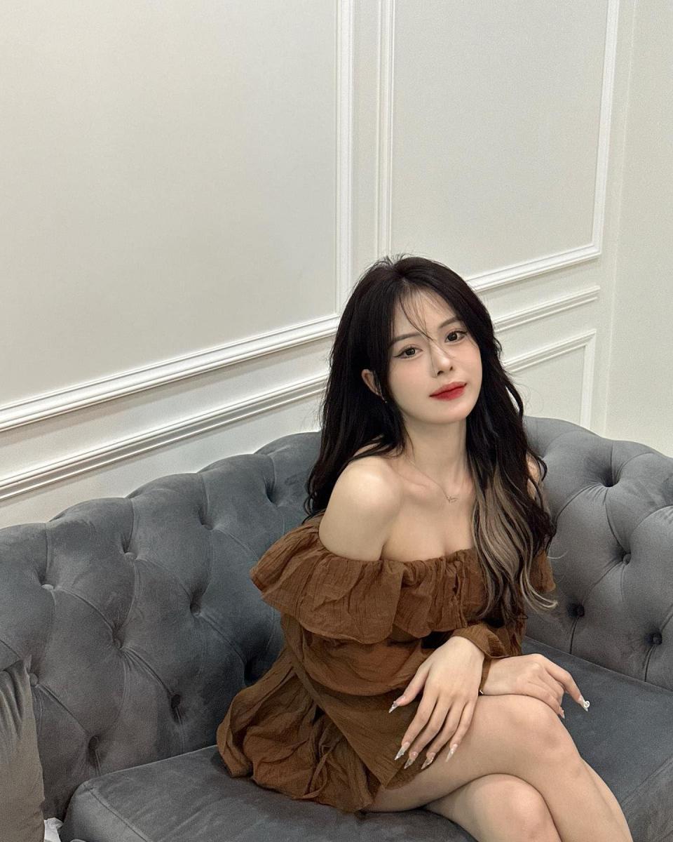 Ảnh gái xinh khoe vòng 1 đẹp thời trang