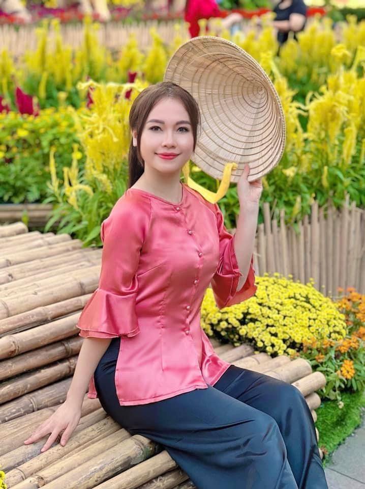Ảnh sexy gái đẹp trong bộ bikini hồng quyến rũ