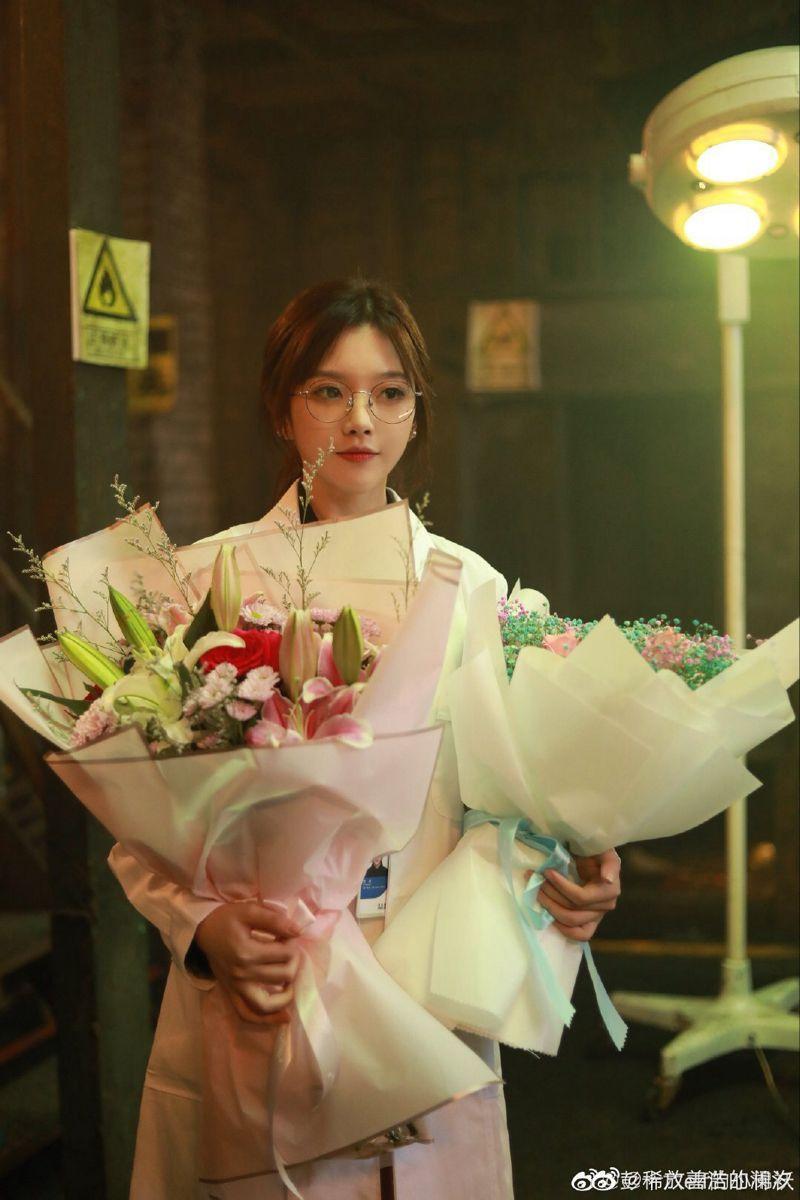 Gái xinh sexy trong bộ đồ ngủ hồng quyến rũ