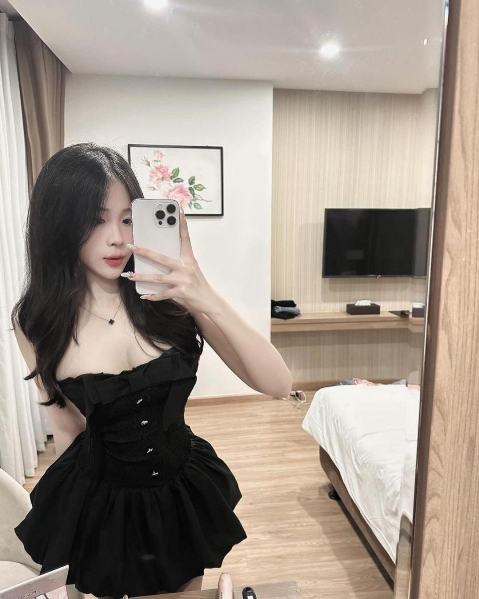 Gái Xinh Ngực Đẹp Thời Trang Nội Thất