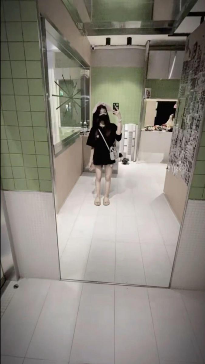 Ảnh gái xinh Hàn ngực to sân nhà đẹp