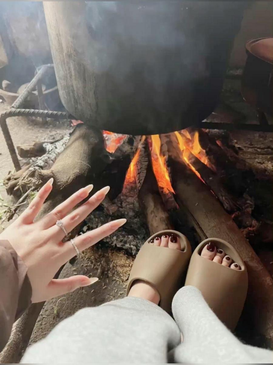 Ảnh gái xinh khoe mông to trong bikini