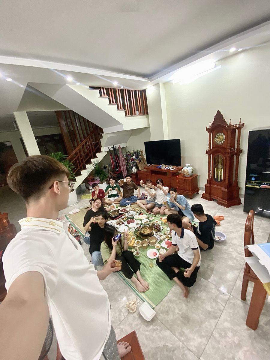 Ảnh gái đẹp tắm trong đầm sen xinh xắn