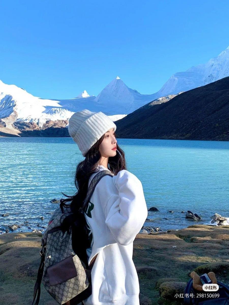 Ảnh Gái Xinh Ngực To Tay Áo Cái Túi Mùa Đông