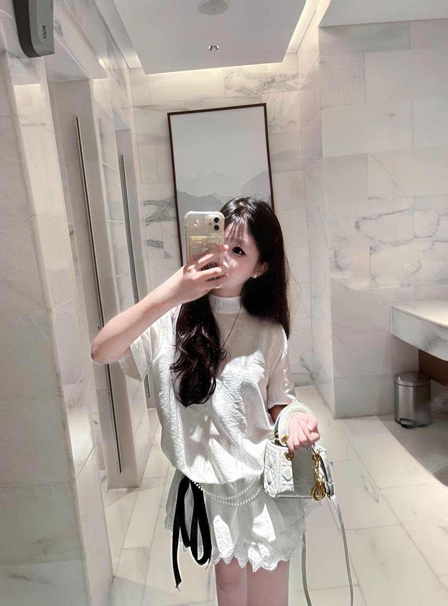 Ảnh gái xinh không mặc áo và mặc áo bikini đẹp