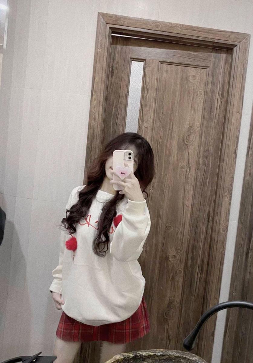 Gái xinh cởi áo khoe vẻ đẹp Tây