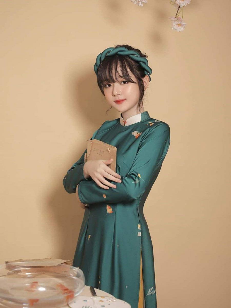 Hình ảnh cô gái xinh đẹp trong áo đầm