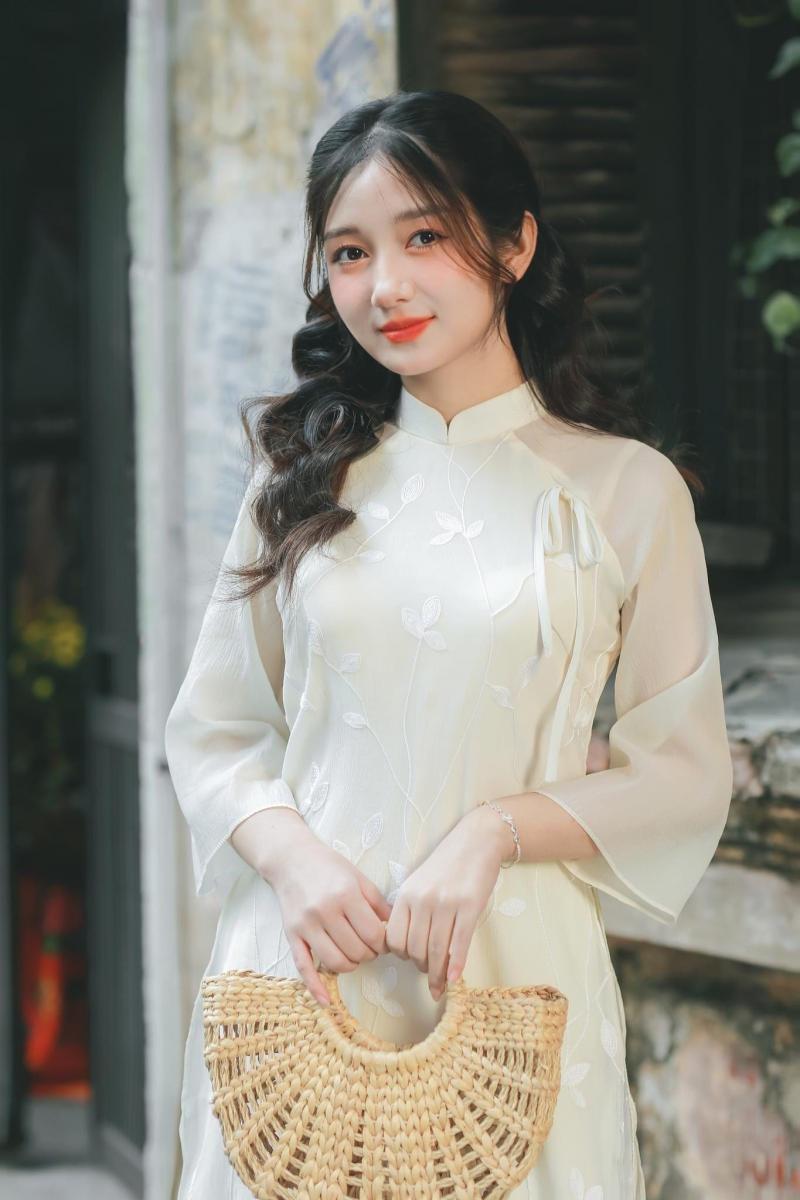 Ngực To, Tay Đẹp Trong Áo Đầm