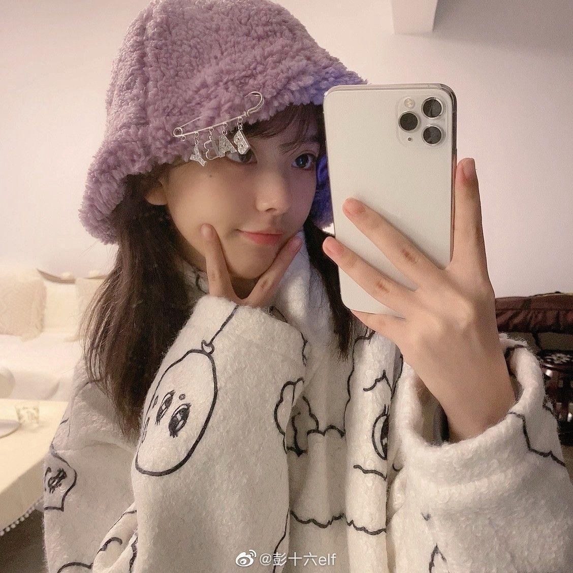 Ảnh gái xinh khoe mũ to đẹp nhất