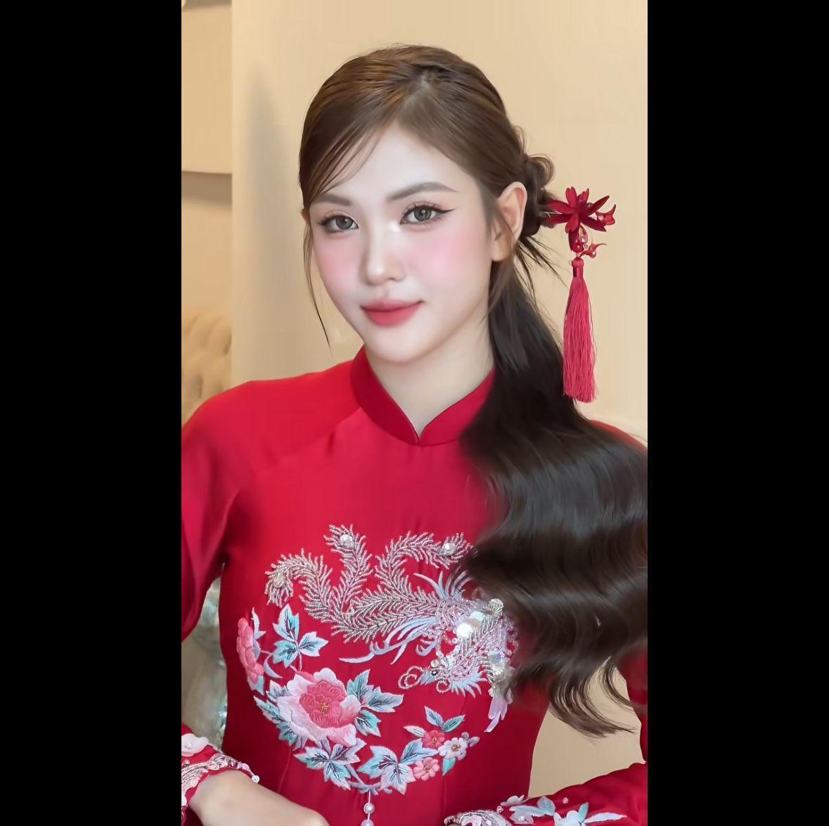 Hình ảnh gái xinh đẹp cute trong áo màu đỏ