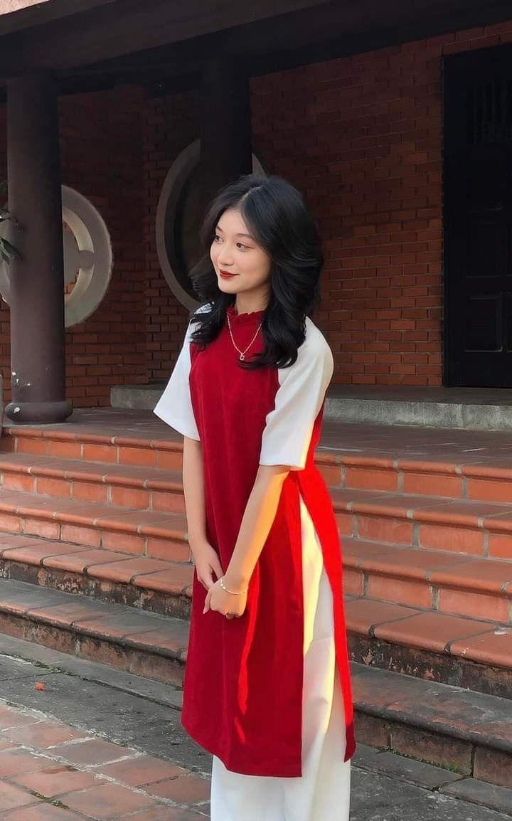 Hình ảnh gái xinh vú đẹp trong áo màu đỏ sắc đẹp